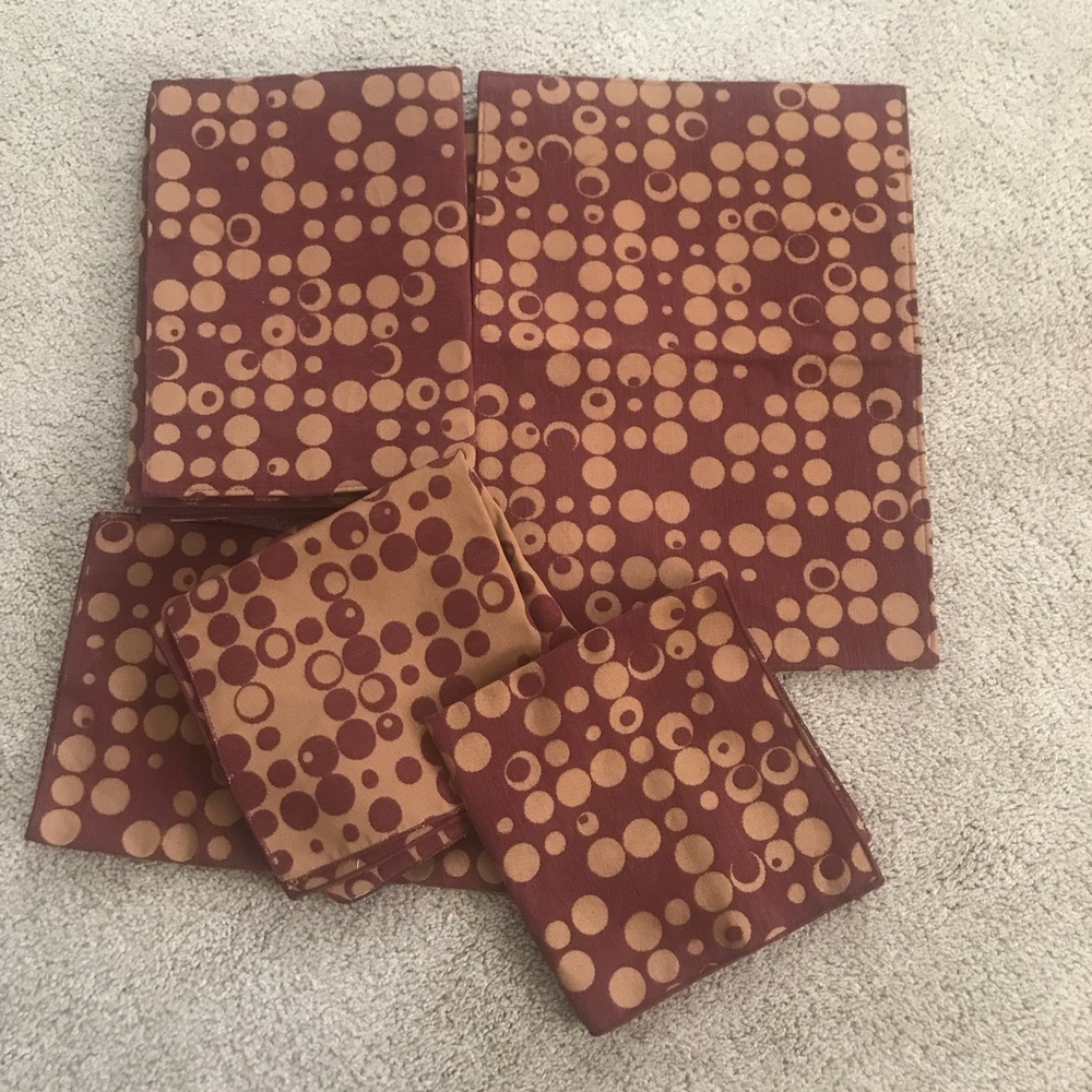 Wine and Tan Polka Dot Placemats & Napkins set of 4 each.
